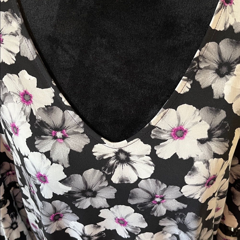 Alfani Black and White Floral Bell Sleeve Blouse EUC - Picture 3 of 6